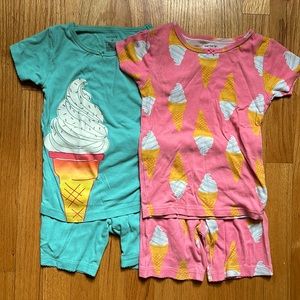 Set of 2 Carter’s shirt sleeve pajamas size 6